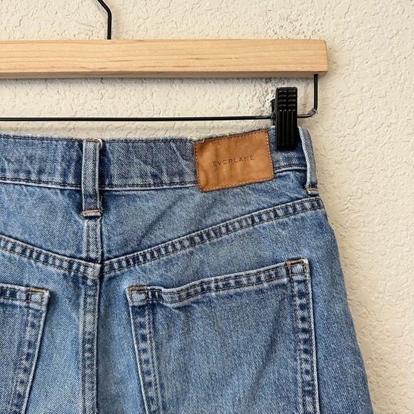 EVERLANE Mid-Rise The Denim Relaxed Short Cut-Off Frayed Raw Hem - Picture 7 of 10